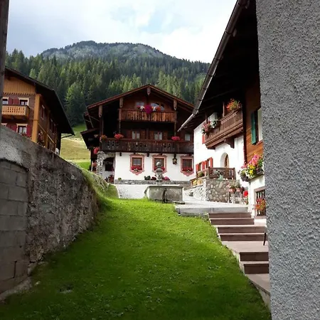 Schlossar Haus לינה וארוחת בוקר