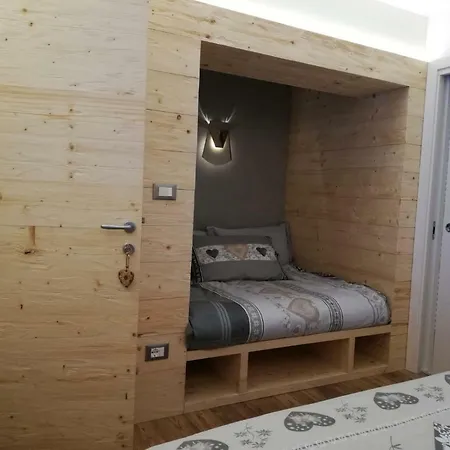 לינה וארוחת בוקר Schlossar Haus 3*